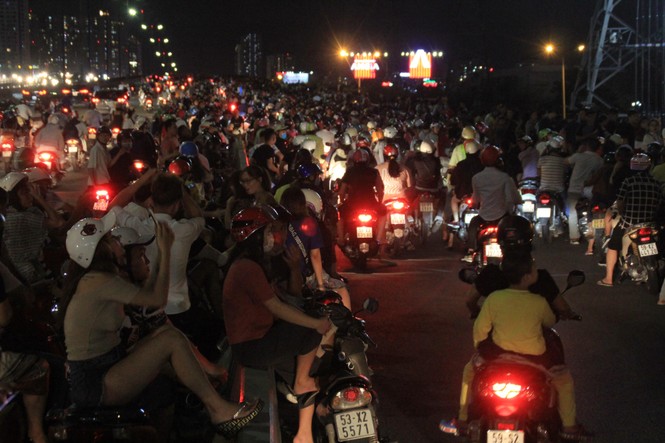 Pháo hoa thắp sáng bầu trời TPHCM mừng Quốc khánh - ảnh 4