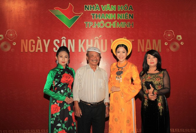 Các thế hệ nghệ sỹ TPHCM tri ân tổ nghiệp sân khấu - ảnh 19