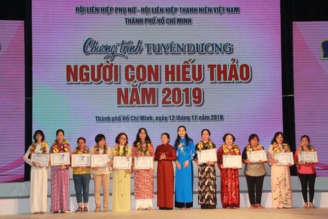 TPHCM tuyên dương 48 gương tiêu biểu về lòng hiếu thảo - ảnh 1