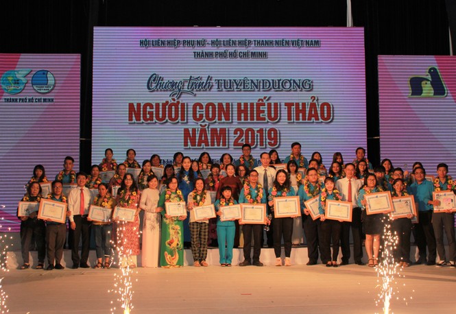 TPHCM tuyên dương 48 gương tiêu biểu về lòng hiếu thảo - ảnh 2