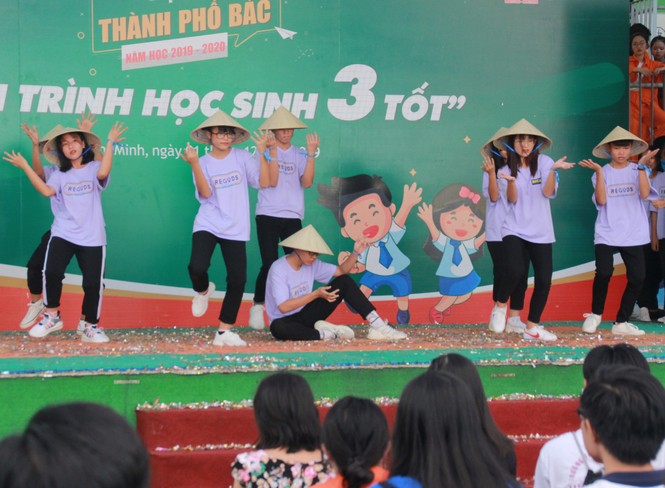 Xem hàng trăm học sinh Sài Gòn bùng nổ, trẻ trung trong các vũ điệu hiện đại - ảnh 10