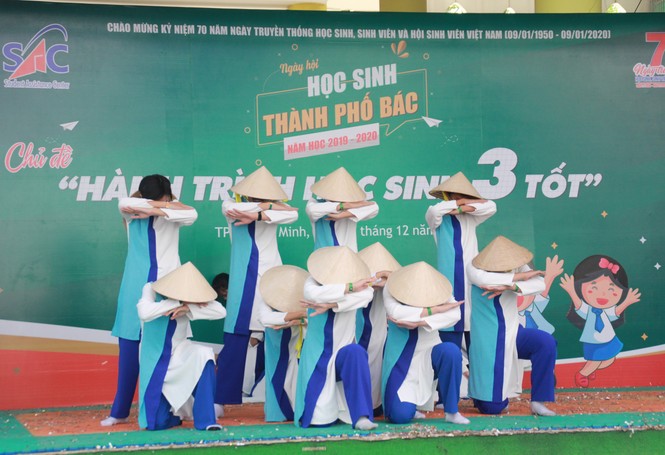 Xem hàng trăm học sinh Sài Gòn bùng nổ, trẻ trung trong các vũ điệu hiện đại - ảnh 1