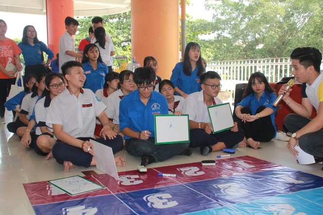 Xem hàng trăm học sinh Sài Gòn bùng nổ, trẻ trung trong các vũ điệu hiện đại - ảnh 14