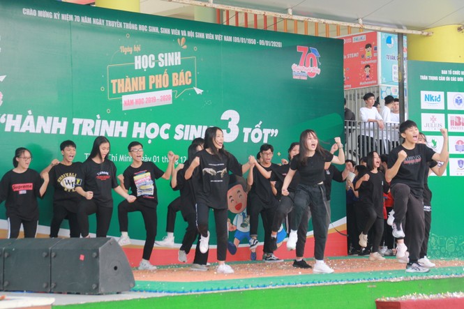 Xem hàng trăm học sinh Sài Gòn bùng nổ, trẻ trung trong các vũ điệu hiện đại - ảnh 2