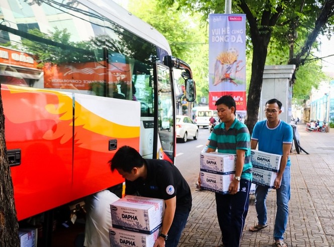 Hàng nghìn giảng viên Sài Gòn háo hức đi tỉnh coi thi THPT Quốc gia - ảnh 2
