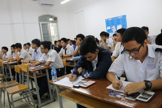 Gần 1.000 học sinh thi chung kết giải toán trên máy tính cầm tay - ảnh 1