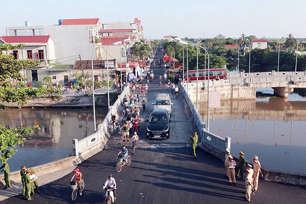 Người dân quê nhà viếng Chủ tịch nước Trần Đại Quang - ảnh 10