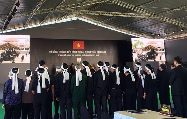 Người dân quê nhà viếng Chủ tịch nước Trần Đại Quang - ảnh 6