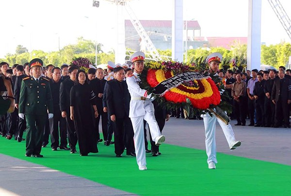 Người dân quê nhà viếng Chủ tịch nước Trần Đại Quang - ảnh 2