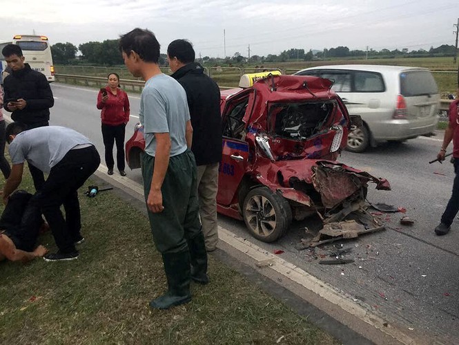 Tài xế nguy kịch khi bị tông 2 lần liên tiếp trên cao tốc - ảnh 1