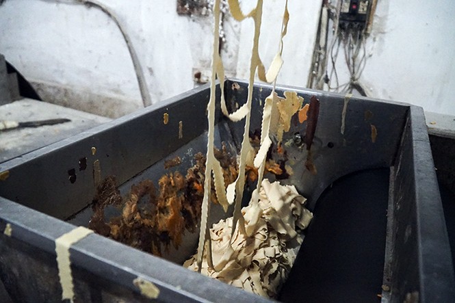 'Mục kích' cơ sở sản xuất bánh kẹo bẩn ở Hà Nội ngày cận Tết - ảnh 4
