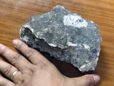 Người vi phạm nhặt đá ven đường đánh đại úy CSGT nhập viện - ảnh 2