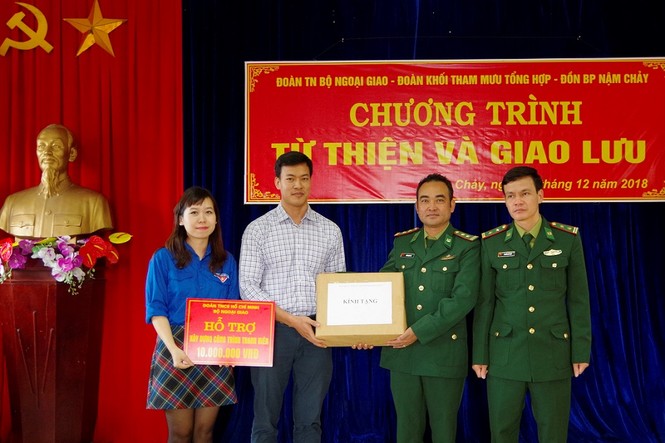 Tuổi trẻ Bộ Ngoại giao hướng về biên giới - ảnh 2