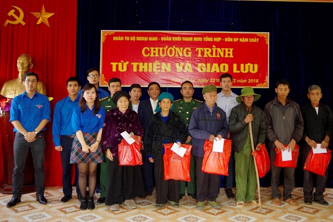 Tuổi trẻ Bộ Ngoại giao hướng về biên giới - ảnh 3
