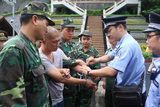 Căng mình chống tội phạm - ảnh 1