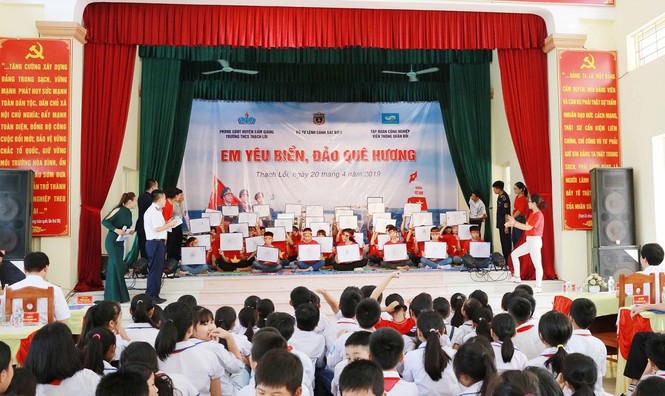 Học sinh Thạch Lỗi trải nghiệm tình yêu biển đảo - ảnh 1