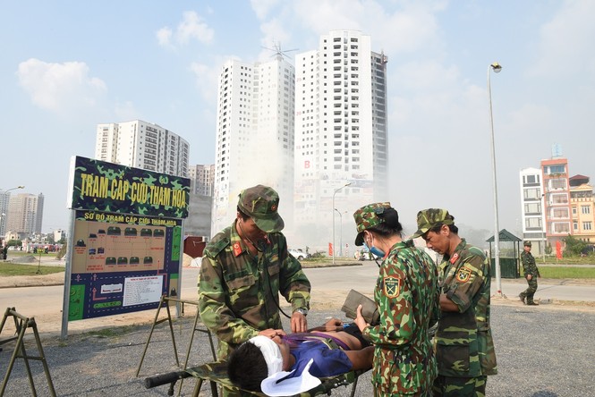 Hà Nội diễn tập phòng thủ dân sự, ứng phó sự cố hóa chất độc hại - ảnh 1