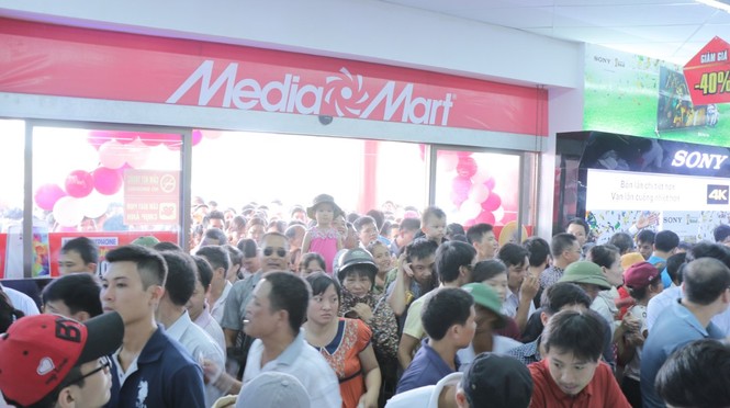 Biển người chờ khai trương đại siêu thị Media Mart Hưng Yên - ảnh 9