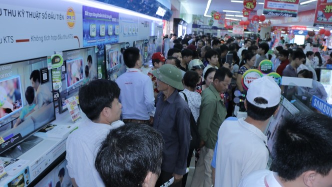 Biển người chờ khai trương đại siêu thị Media Mart Hưng Yên - ảnh 10