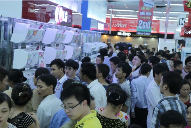 Biển người chờ khai trương đại siêu thị Media Mart Hưng Yên - ảnh 11