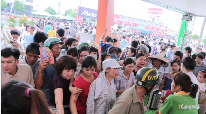 Biển người chờ khai trương đại siêu thị Media Mart Hưng Yên - ảnh 14