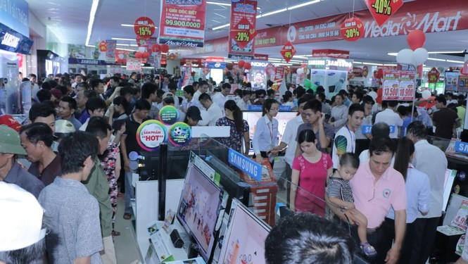 Biển người chờ khai trương đại siêu thị Media Mart Hưng Yên - ảnh 2