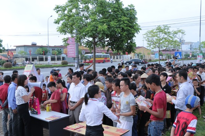 Biển người chờ khai trương đại siêu thị Media Mart Hưng Yên - ảnh 4