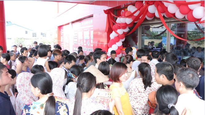 Biển người chờ khai trương đại siêu thị Media Mart Hưng Yên - ảnh 8