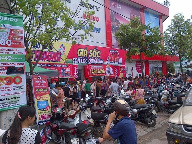 Chen lấn mua hàng tại MediaMart - ảnh 4