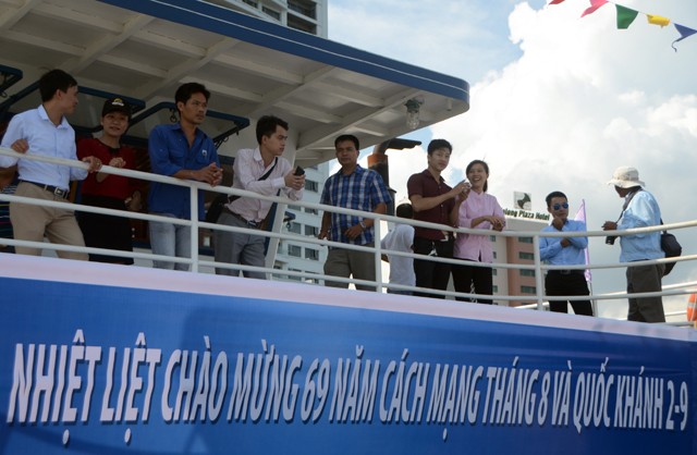 10 phút trải nghiệm tuyệt vời trên “Tuyến phà ký ức Hạ Long” - ảnh 3