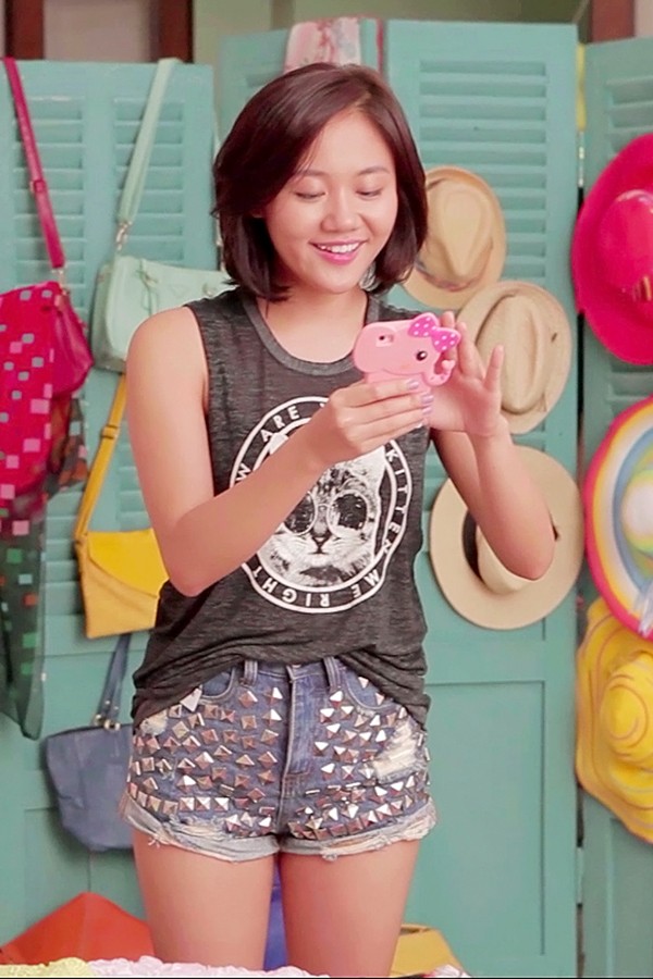 Văn Mai Hương trẻ trung, nhí nhảnh trong MV mới - ảnh 3