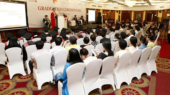 Những sinh viên đầu tiên nhận bằng của Đại học London tại Việt Nam - ảnh 2