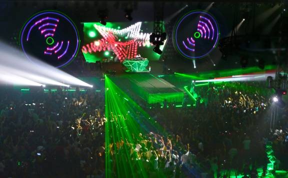 Khán giả bia Heineken cuồng nhiệt cùng DJ quốc tế - ảnh 3