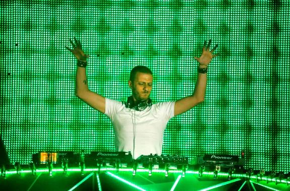 Khán giả bia Heineken cuồng nhiệt cùng DJ quốc tế - ảnh 4