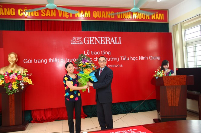 Generali Việt Nam tặng gói thiết bị trường học cho trường Tiểu học Ninh Giang - ảnh 1
