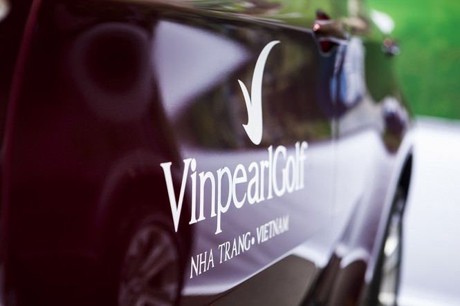 Vinpearl Golf có dịch vụ đón tiễn cao cấp với siêu xe - ảnh 1