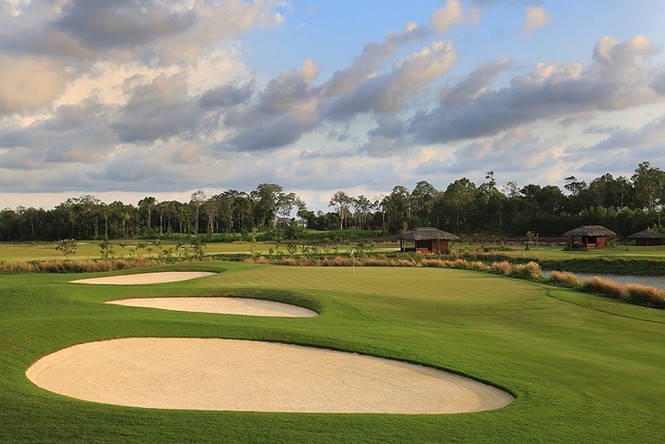 Vinpearl Golf có dịch vụ đón tiễn cao cấp với siêu xe - ảnh 2