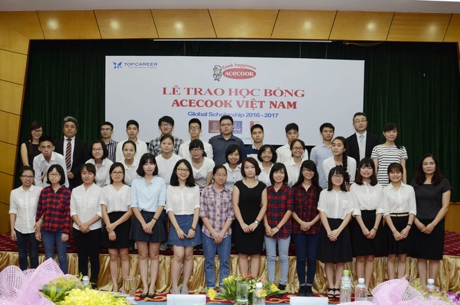 Acecook Việt Nam trao 60 suất học bổng cho sinh viên - ảnh 2