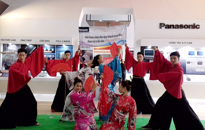 Sức hút ngày khai mạc Vietbuild Hà Nội 2017 cùng Panasonic - ảnh 1