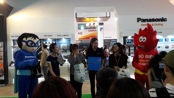 Sức hút ngày khai mạc Vietbuild Hà Nội 2017 cùng Panasonic - ảnh 2