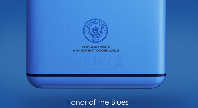 TECNO Mobile giới thiệu điện thoại Camon CX phiên bản đặc biệt Manchester City - ảnh 1