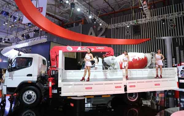 Fuso mạnh mẽ với các mẫu xe tải tại Vietnam Motor Show 2017 - ảnh 1