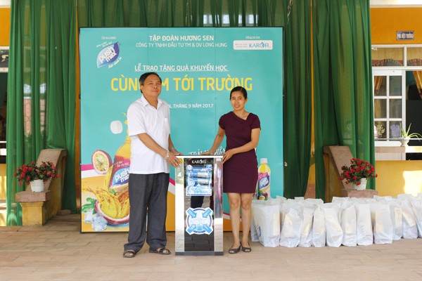 Hàng nghìn phần quà đồng hành cùng em tới trường - ảnh 4