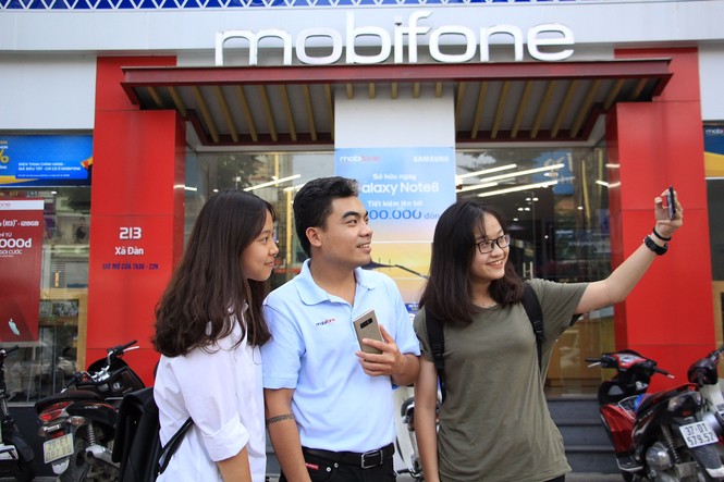 Mobifone chính thức mở bán Samsung Galaxy Note 8 cùng gói cước hấp dẫn - ảnh 1