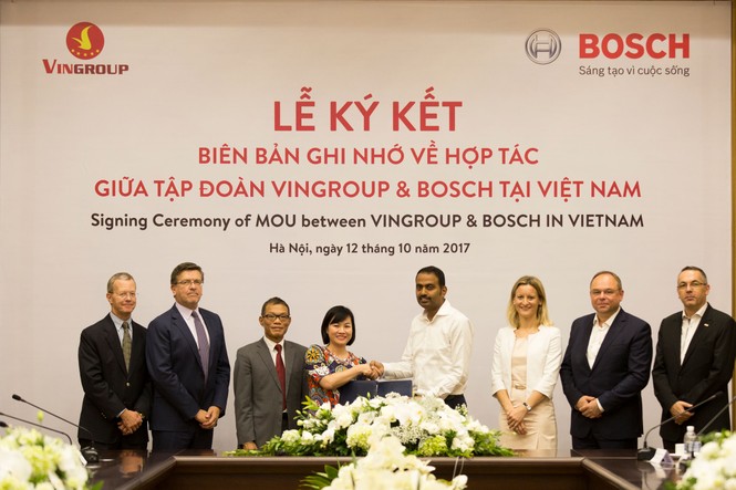Vingroup và Bosch kí biên bản hợp tác sản xuất ô tô, xe máy điện - ảnh 1