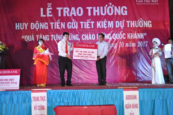 Agribank trao giải Đặc biệt thứ nhất đợt huy động Tiết kiệm dự thưởng - ảnh 2