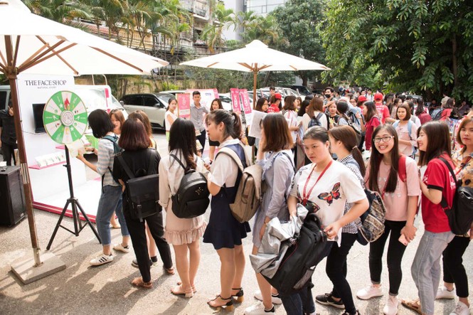 Tour quảng bá tuyển sinh HHVN 2018 đến 'Ngôi trường của các hoa hậu' - ảnh 3