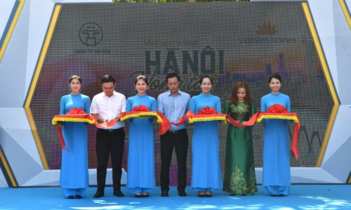 Không gian Vietnam Airlines - Sôi động các chương trình văn hóa - ảnh 1