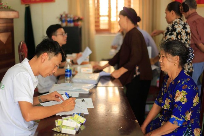 Chương trình Thăm khám các bệnh về mắt miễn phí cho người cao tuổi - ảnh 1