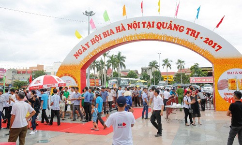 'Cháy vé' vào cổng Ngày hội Bia Hà Nội tại Quảng Trị - ảnh 2
